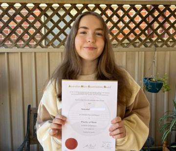 AM4U Solo Singing Student passes Certificate of Performance exam with A with Honours